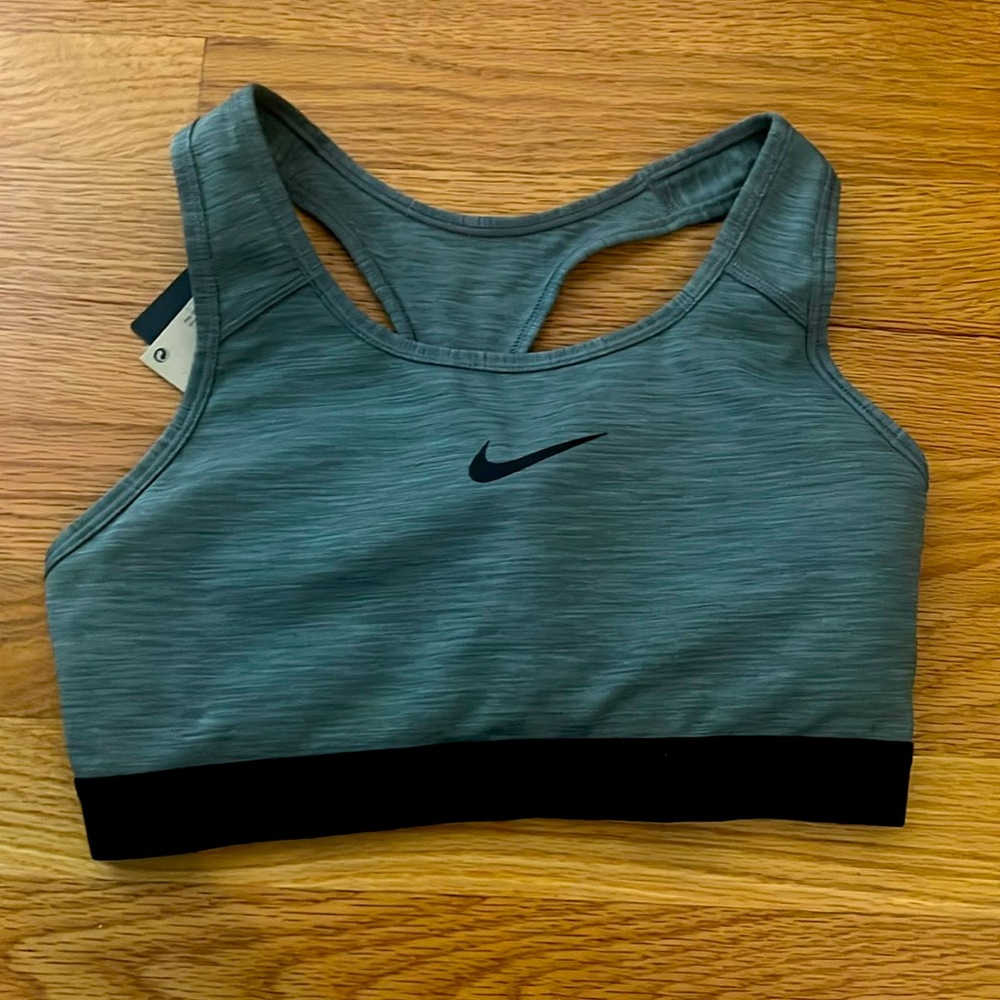 NWT Womens Small Nike Sports Bra